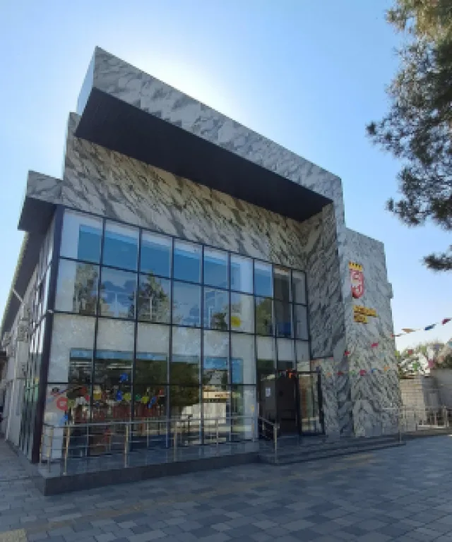 125 international school фото