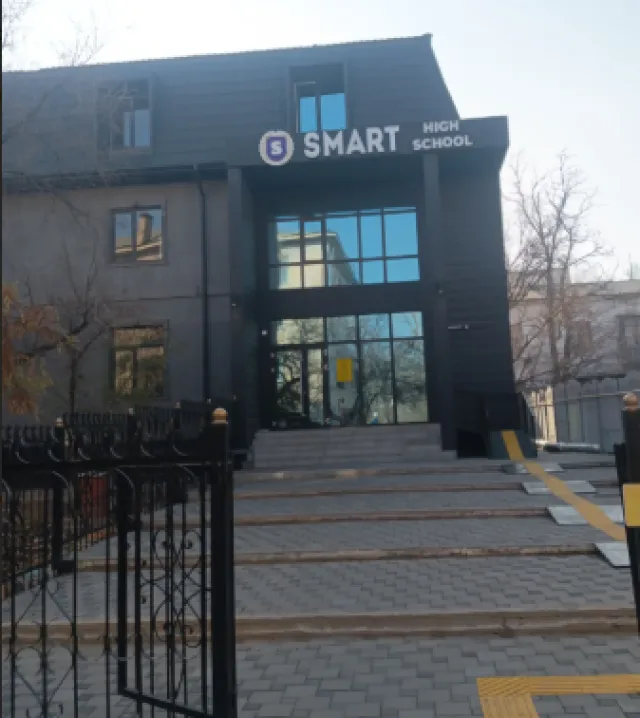 Smart High School фото