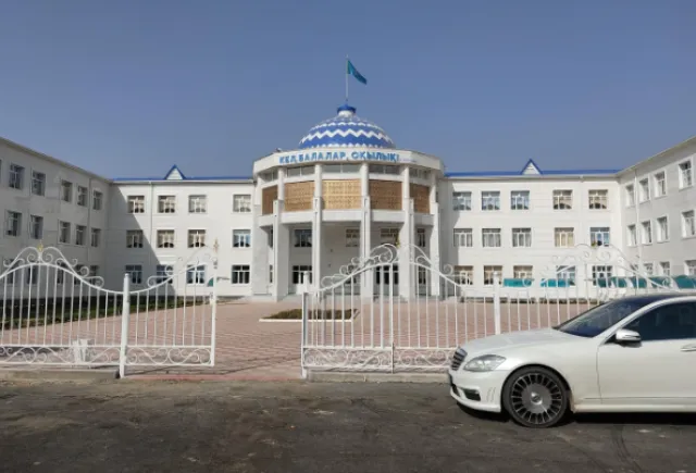 Общая средняя школа Илияса Жансугурова фото