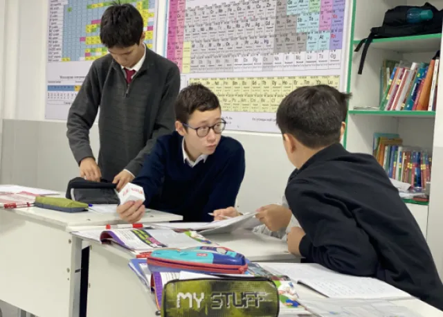  Zharkyn Smart School